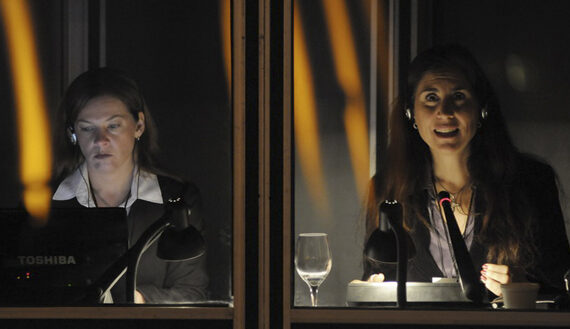 La centralidad del intérprete profesional en la comunicación multilingüe